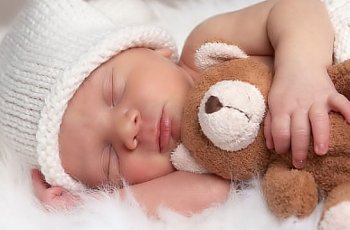 Ребёнку месяц — чем кормить, режим дня. О развитии здорового малыша