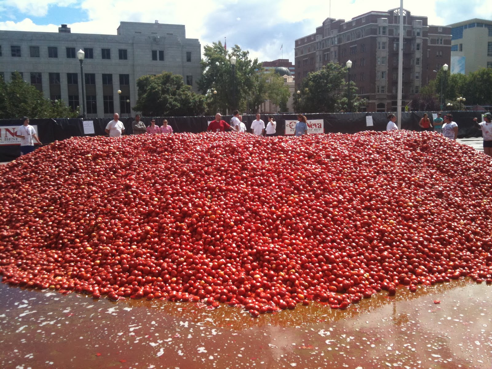 Фестиваль томатов ла Томатина в Испании